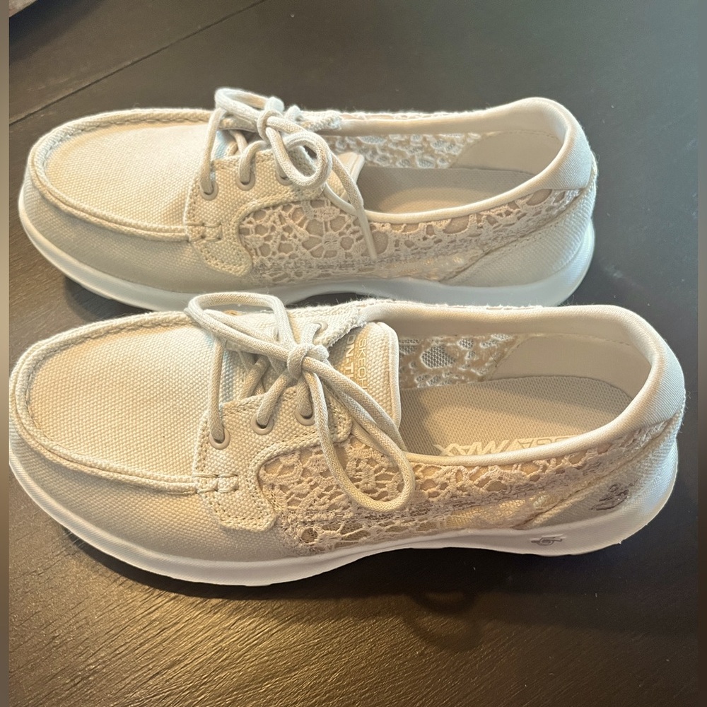 Skechers Goga Max On the Go canvas lace shoes